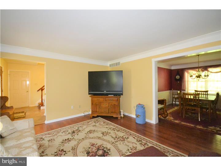 668 Griffiths Road Warrington, PA 18976 - Photo 11 of 25 Living Room