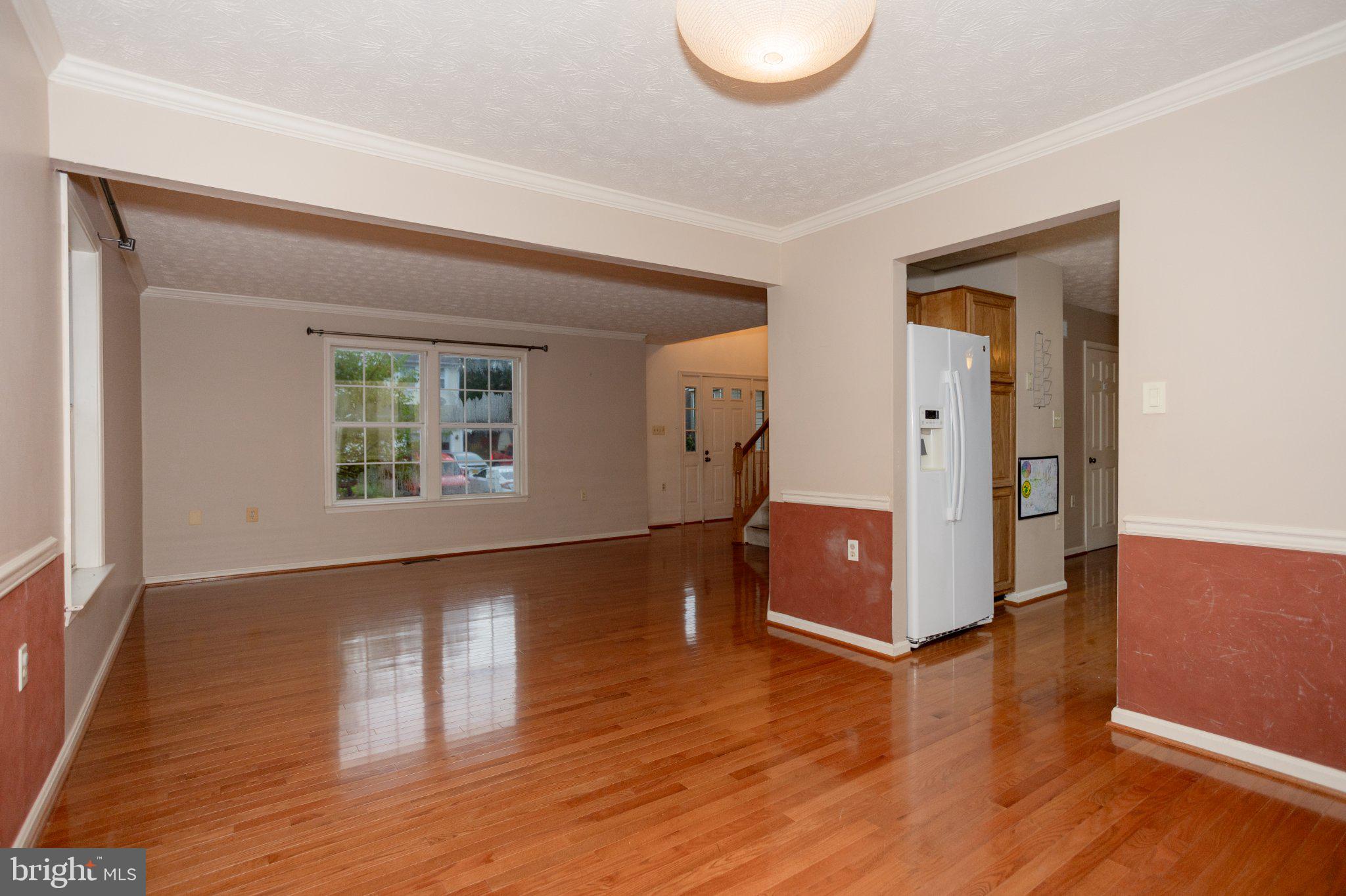 10412 Labrador Loop Manassas, VA 20112 - Photo 21 of 58 Spacious open living area with light.
