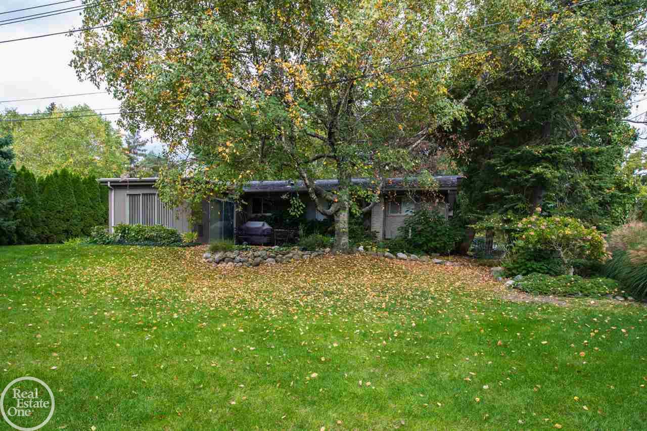 5517 Commerce Road West Bloomfield, MI 48324 - Photo 5 of 33 31363233-4.JPG