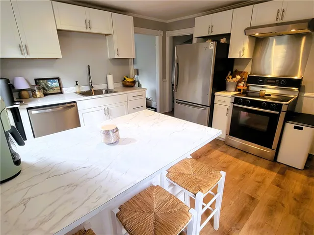 $2,500 | 22 Annandale Road, Unit 2, Newport, RI 02840