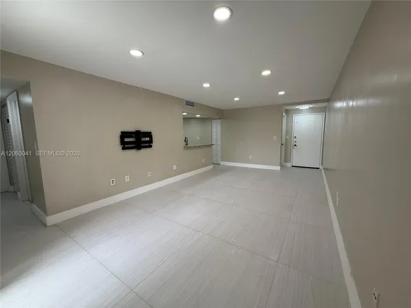 $2,600 | 9405 Fontainebleau Boulevard, Unit 11322, Miami, FL 33172