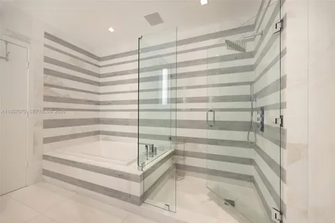 $7,700,000 | 801 South Pointe Drive, Unit PH602, Miami Beach, FL 33139