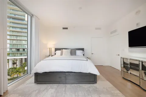 $7,700,000 | 801 South Pointe Drive, Unit PH602, Miami Beach, FL 33139