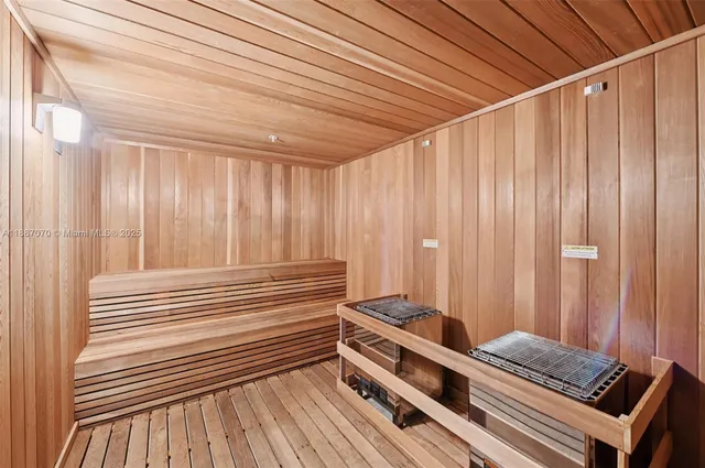 $7,950,000 | 801 South Pointe Drive, Unit PH602, Miami Beach, FL 33139