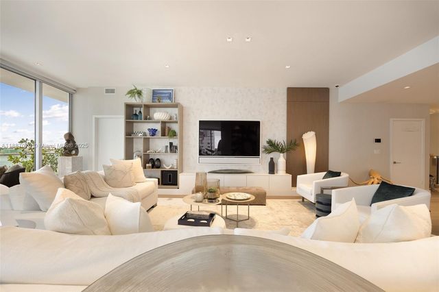 $7,950,000 | 801 South Pointe Drive, Unit PH602, Miami Beach, FL 33139