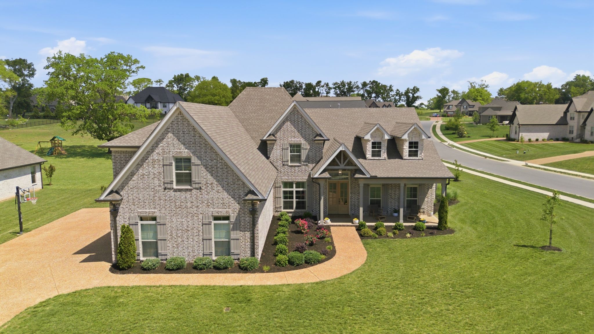 359 Broughton Street Gallatin, TN 37066 - Photo 2 of 45
