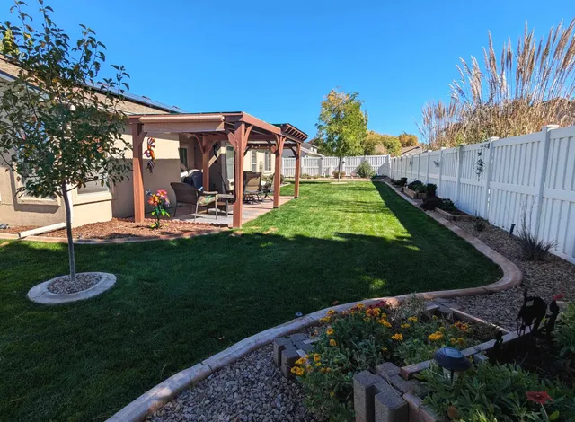 a view of a house with backyard porch and garden