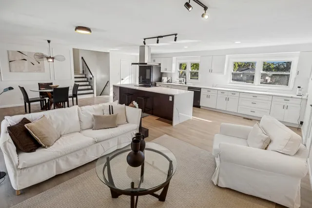 $459,900 | 3S126 South Park Boulevard, Glen Ellyn, IL 60137