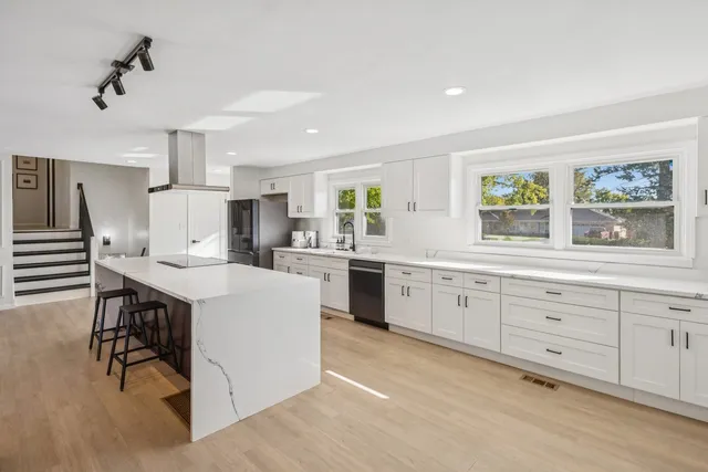 $459,900 | 3S126 South Park Boulevard, Glen Ellyn, IL 60137