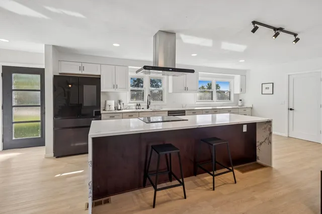 $459,900 | 3S126 South Park Boulevard, Glen Ellyn, IL 60137