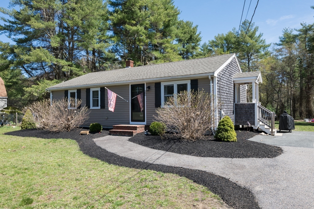380 Walnut Plain Road Rochester, MA 02770 - Photo 2 of 22