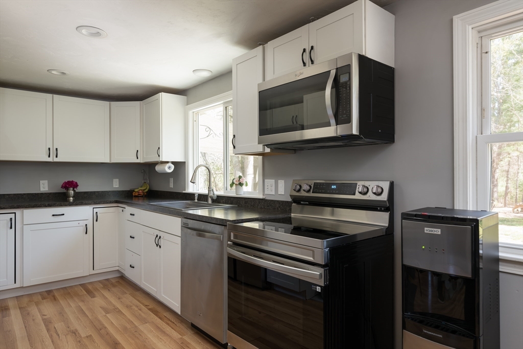 380 Walnut Plain Road Rochester, MA 02770 - Photo 7 of 22