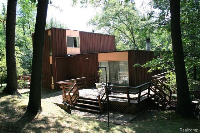 8201 Teahen Road Brighton, MI 48116 - Photo 4 of 17 extensive decking