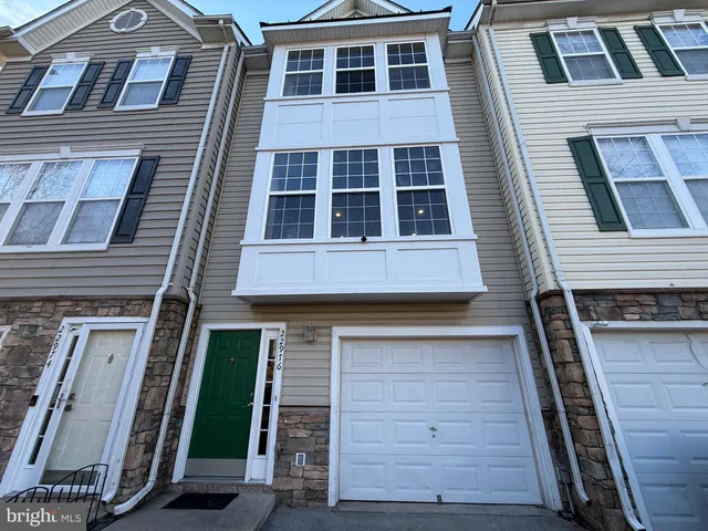 $2,950 | 22976 Fontwell Square, Sterling, VA 20166