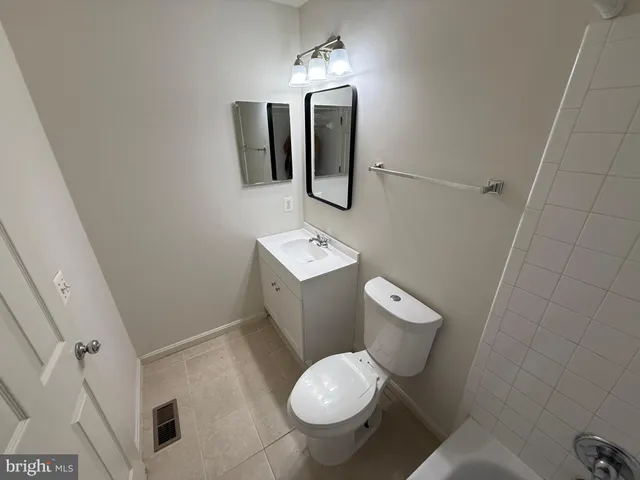 $2,950 | 22976 Fontwell Square, Sterling, VA 20166