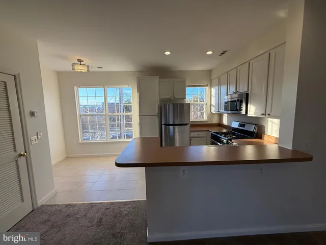 $2,950 | 22976 Fontwell Square, Sterling, VA 20166