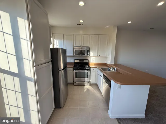 $2,950 | 22976 Fontwell Square, Sterling, VA 20166