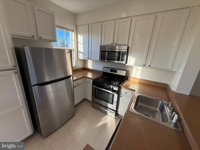 $2,950 | 22976 Fontwell Square, Sterling, VA 20166