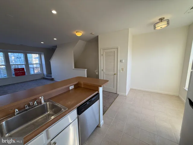 $2,950 | 22976 Fontwell Square, Sterling, VA 20166