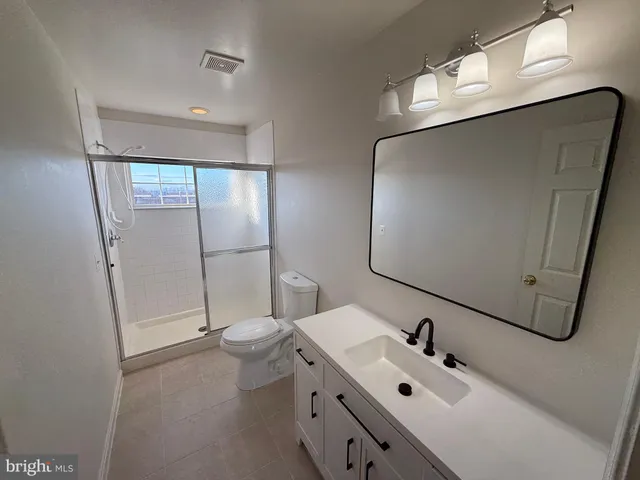 $2,950 | 22976 Fontwell Square, Sterling, VA 20166