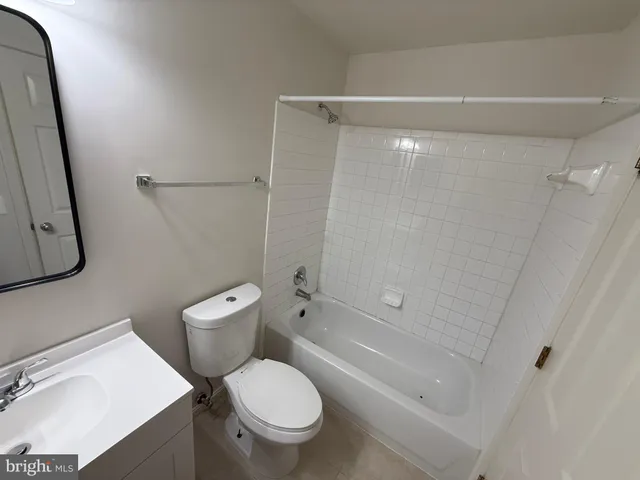 $2,950 | 22976 Fontwell Square, Sterling, VA 20166