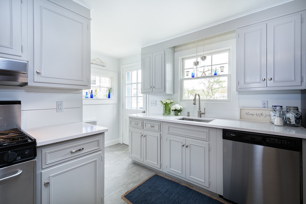 94 Beaver Dam Road Scituate, MA 02066 - Photo 5 of 24