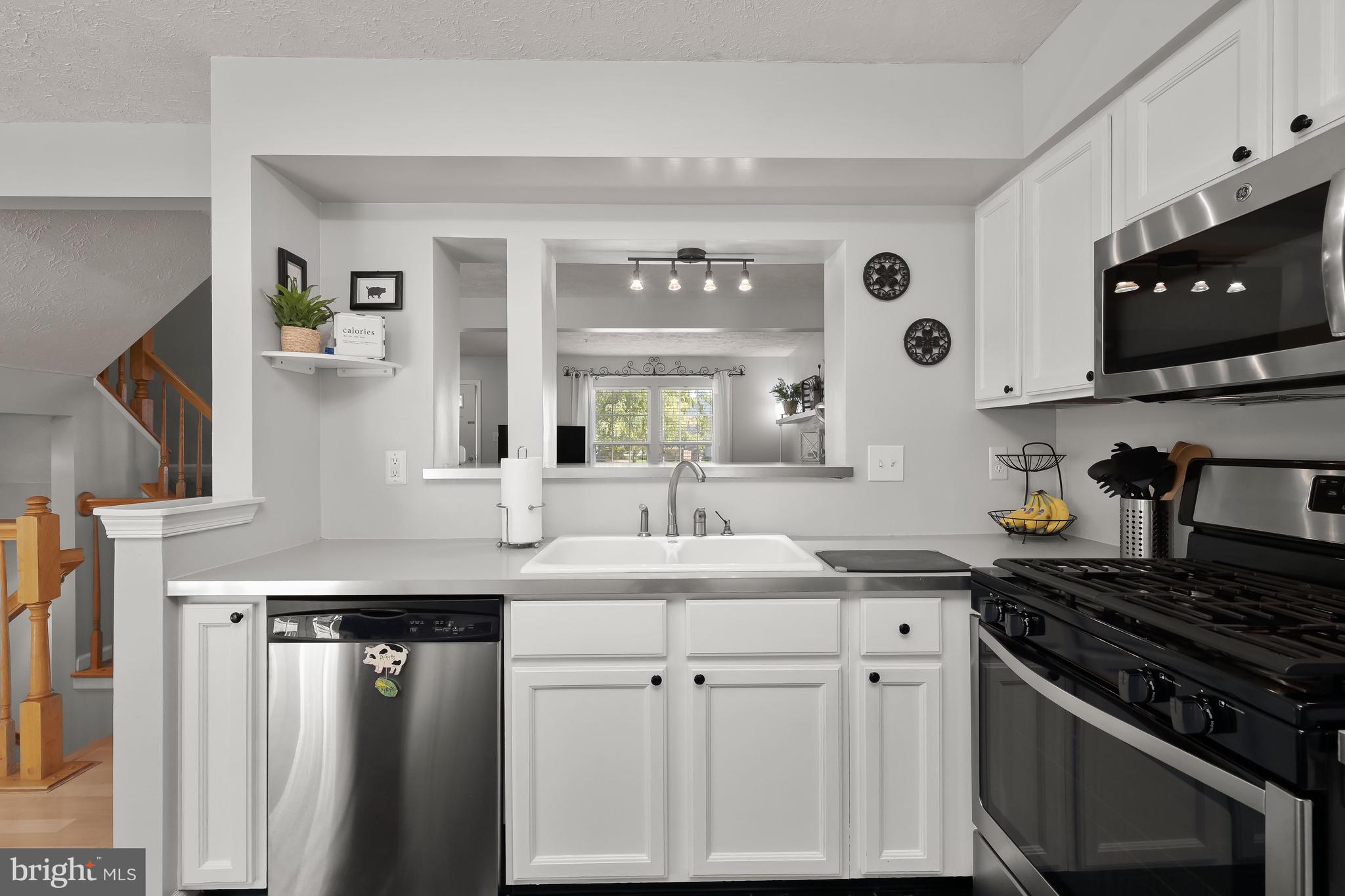 6552 Ellington Way Frederick, MD 21703 - Photo 14 of 45 Sleek Stainless Steel Appliances