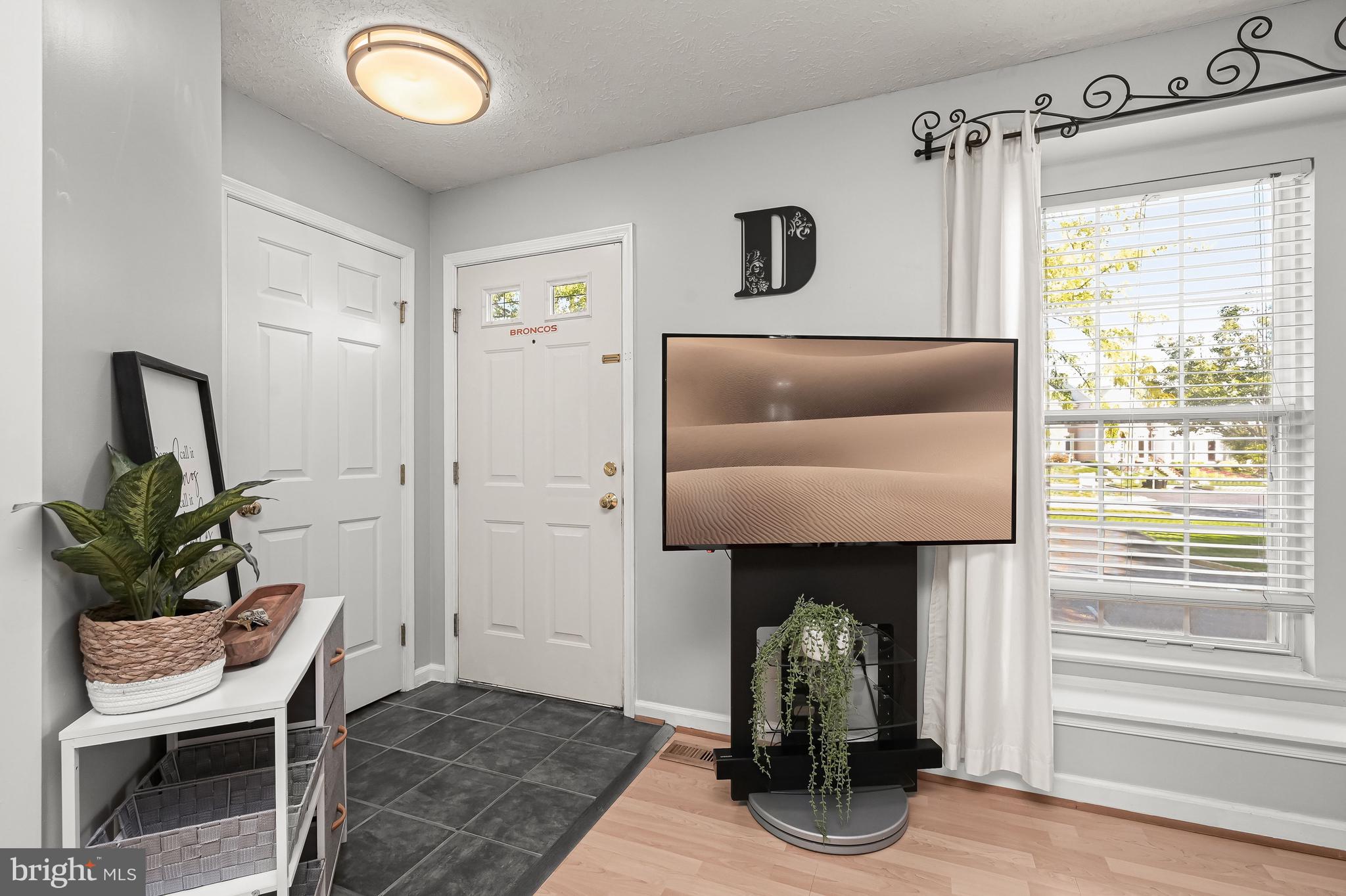 6552 Ellington Way Frederick, MD 21703 - Photo 2 of 45 Entryway