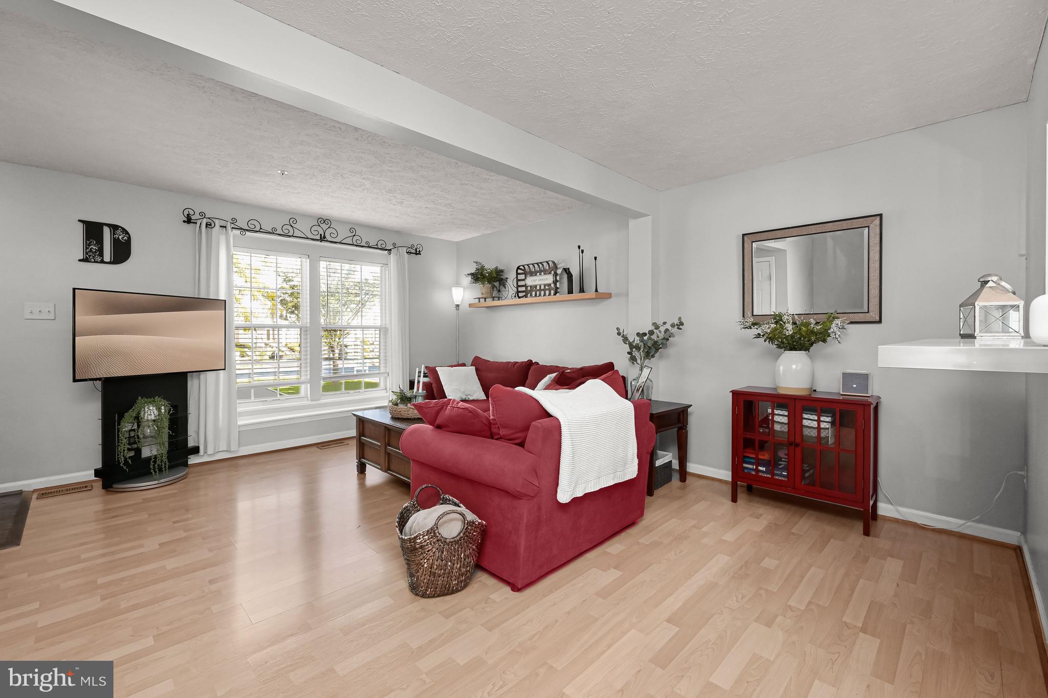 6552 Ellington Way Frederick, MD 21703 - Photo 5 of 45 Living Room