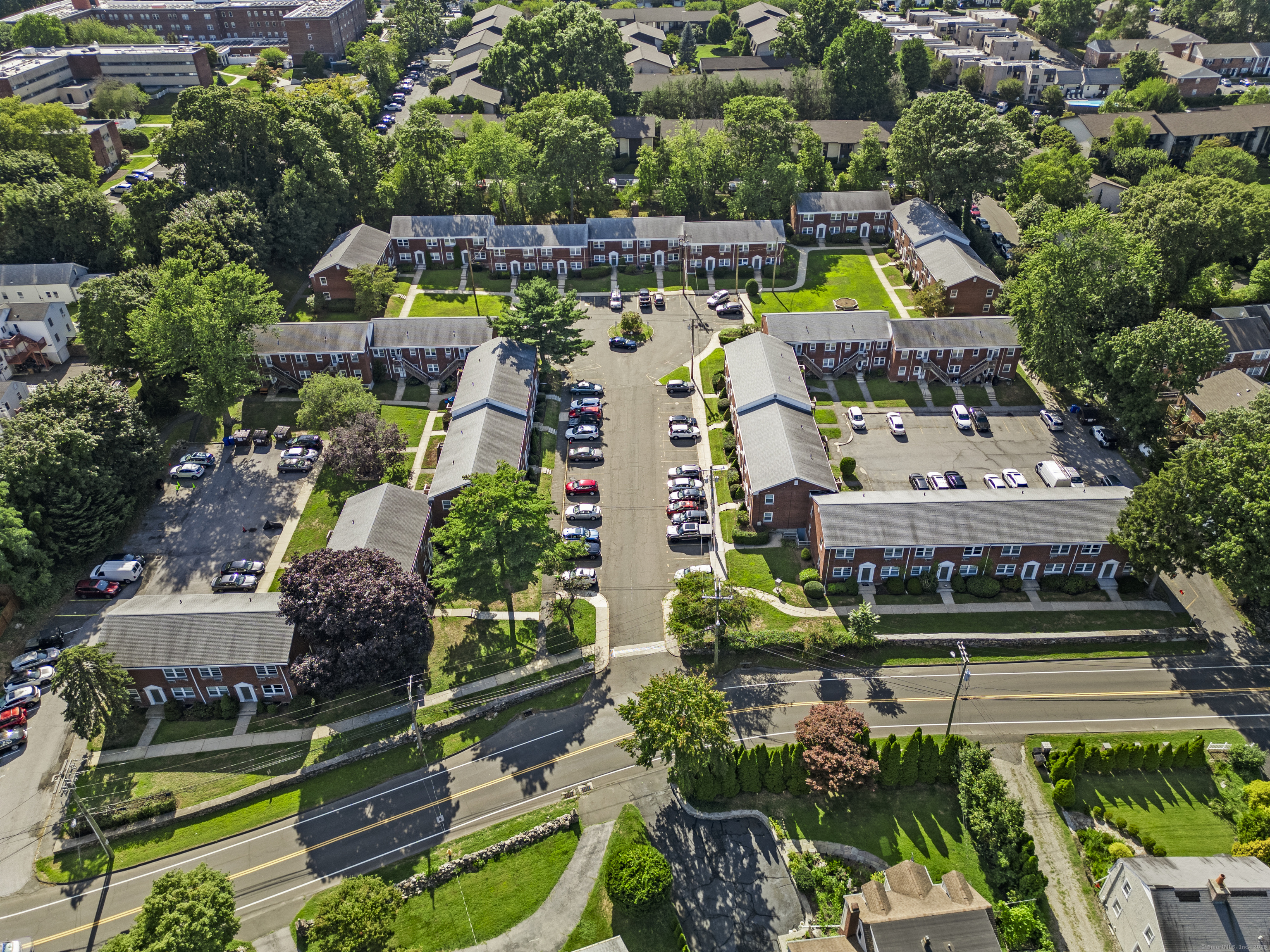 30 Hamilton Court, Unit B Stamford, CT 06902 - Photo 32 of 35