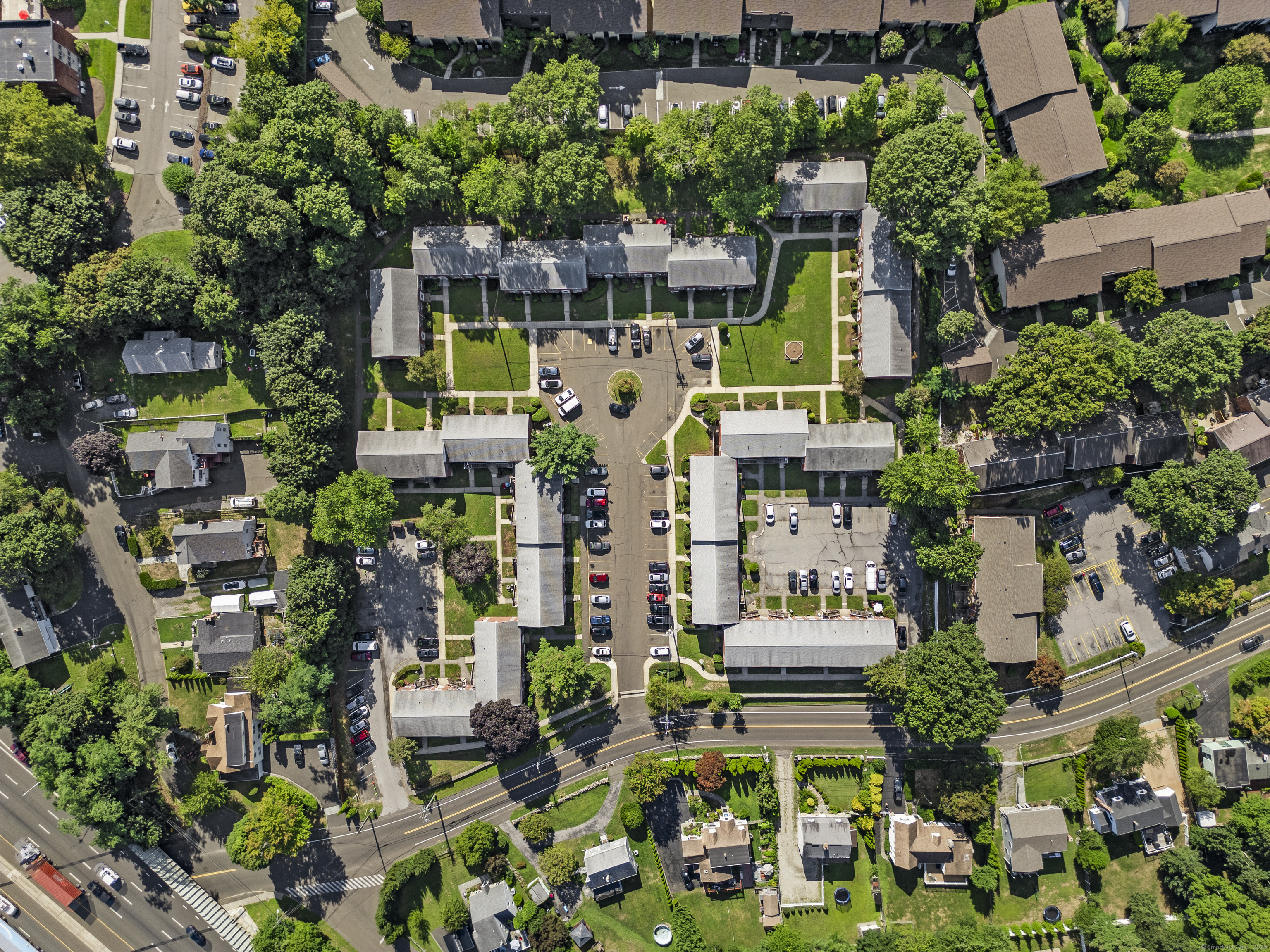 30 Hamilton Court, Unit B Stamford, CT 06902 - Photo 34 of 35