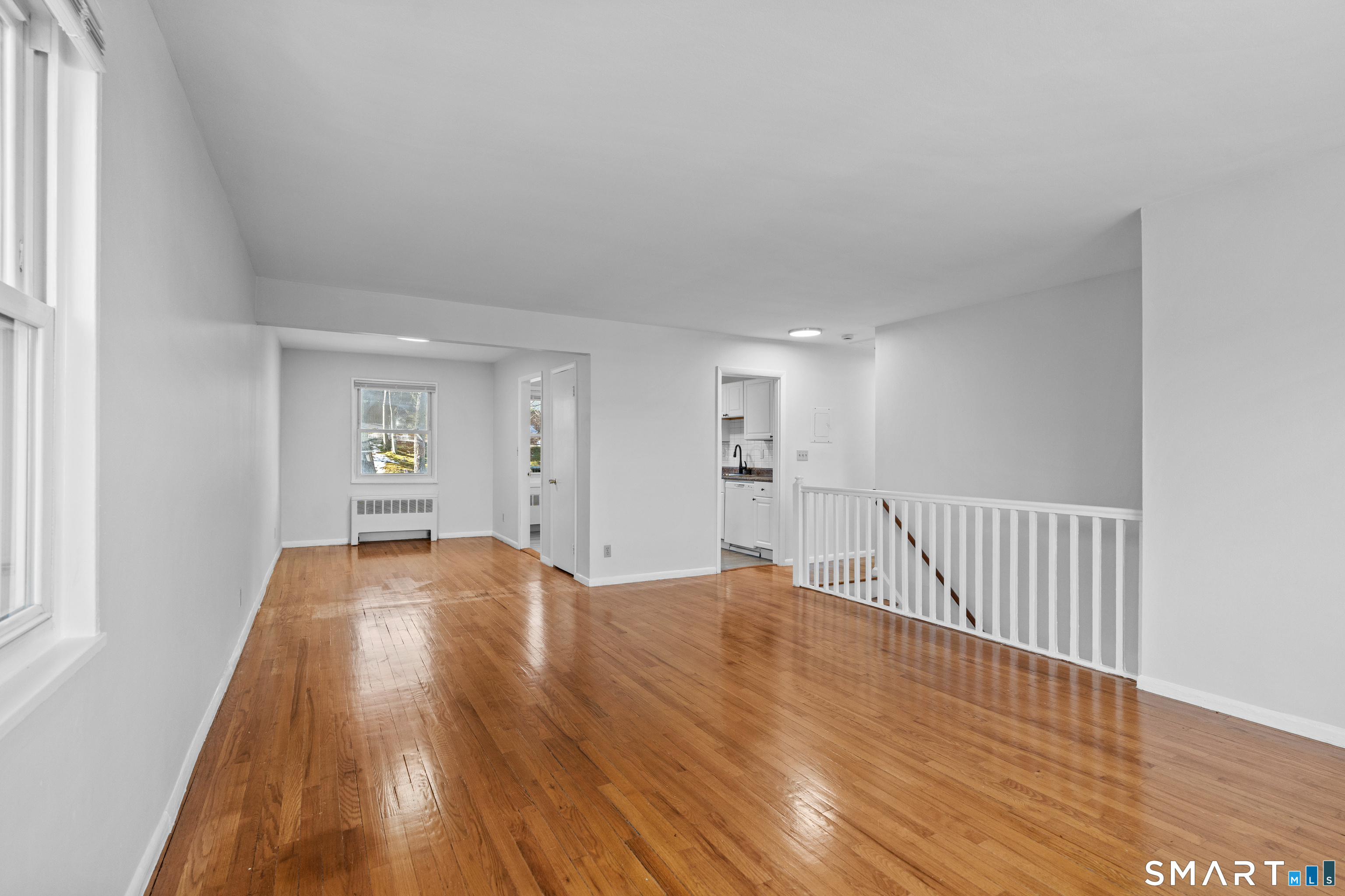 30 Hamilton Court, Unit B Stamford, CT 06902 - Photo 4 of 35