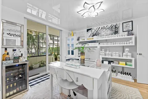 $415,000 | 1160 North Federal Highway, Unit 221, Fort Lauderdale, FL 33304