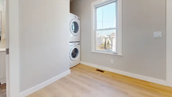 $3,195 | 61 Dartmouth Street, Unit 5, Waltham, MA 02453
