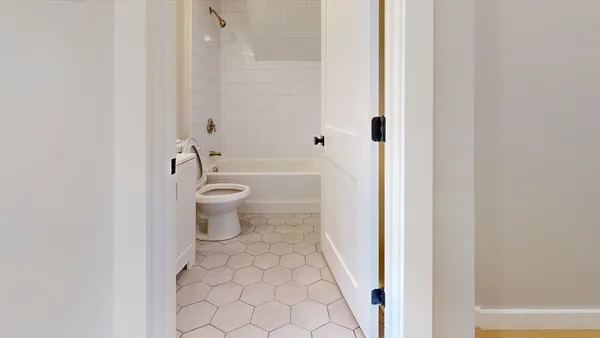 $3,195 | 61 Dartmouth Street, Unit 5, Waltham, MA 02453