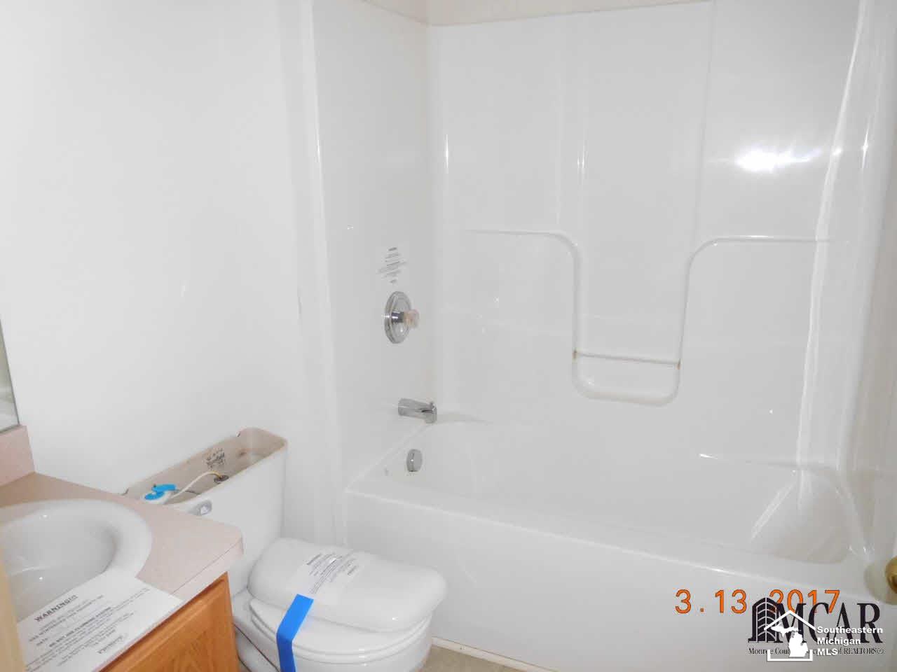 4075 Stone Post Road Newport, MI 48166 - Photo 17 of 22 21271302-16.JPG