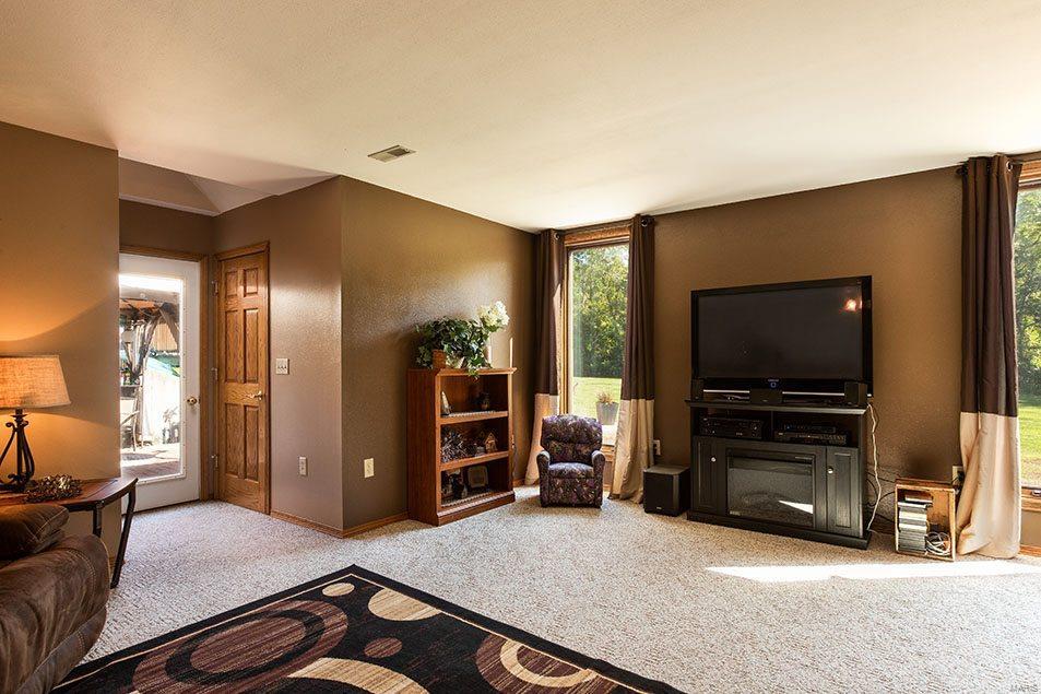197 Quarry Road Carrollton, IL 62016 - Photo 6 of 30