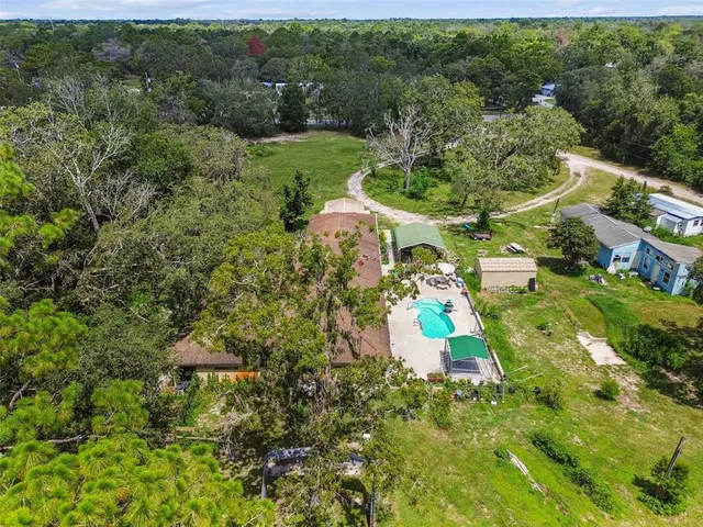 a view of a yard in front of house