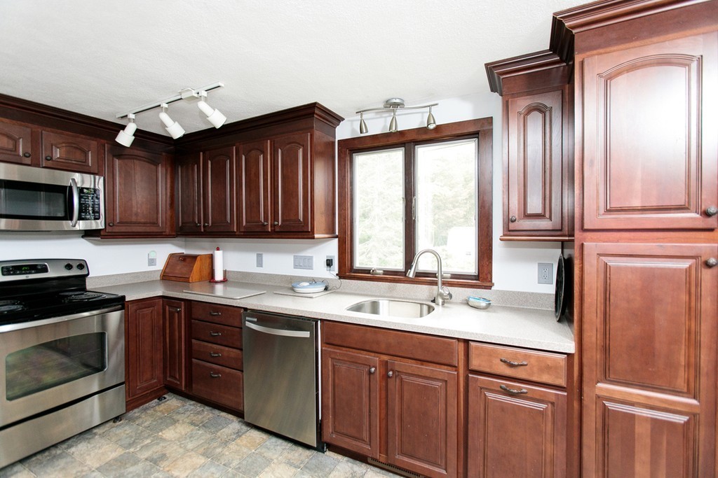 307 Glen Road Weston, MA 02493 - Photo 10 of 20 Gallery Image 10