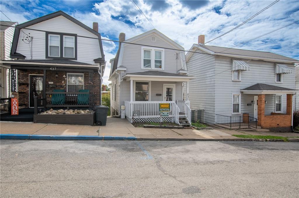 431 East Washington Street Rochester, PA 15074 - Photo 8 of 32 a front view of a house with garden