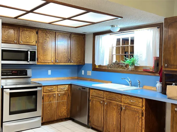 $1,895 | 209 Oak Crest Lane, Georgetown, TX 78628