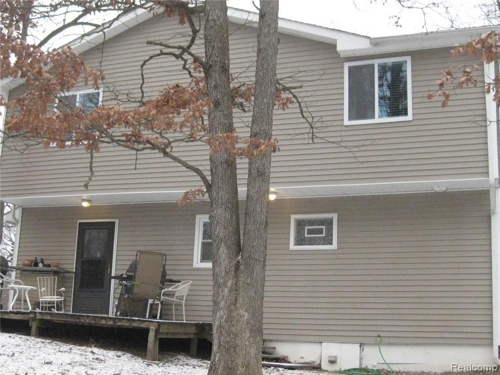 676 North Conklin Road Lake Orion, MI 48362 - Photo 2 of 39 New vinyl siding 2012