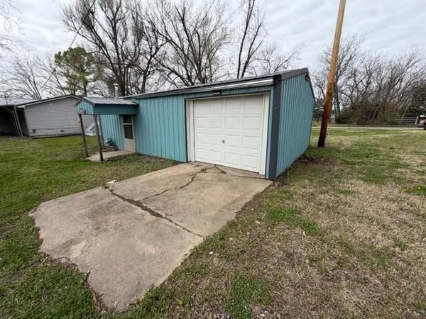 $74,900 | 518 West 4th Street, Eureka, KS 67045