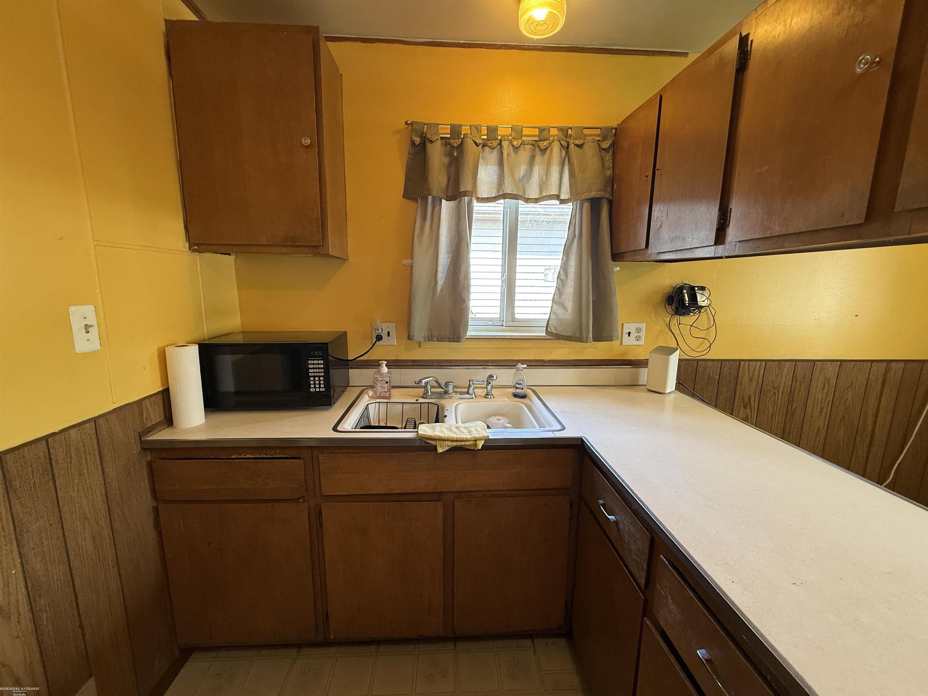 14584 Stephens Road Warren, MI 48089 - Photo 8 of 28 50186078-6bb692c8-f8d0-4168-aecc-e7fd9523335b.JPG