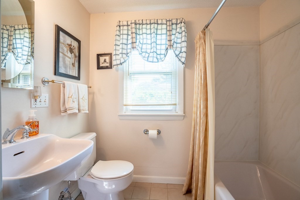 29 Pinebrook Drive Springfield, MA 01129 - Photo 18 of 32