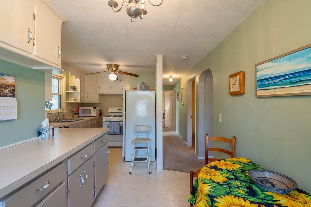 29 Pinebrook Drive Springfield, MA 01129 - Photo 3 of 32