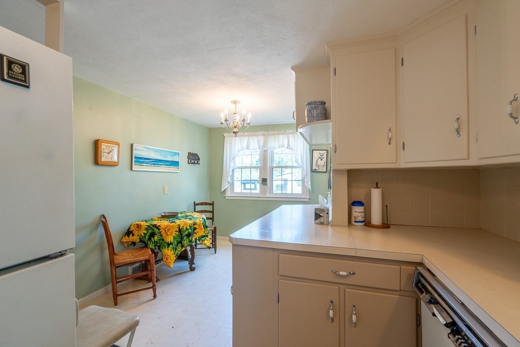 29 Pinebrook Drive Springfield, MA 01129 - Photo 5 of 32