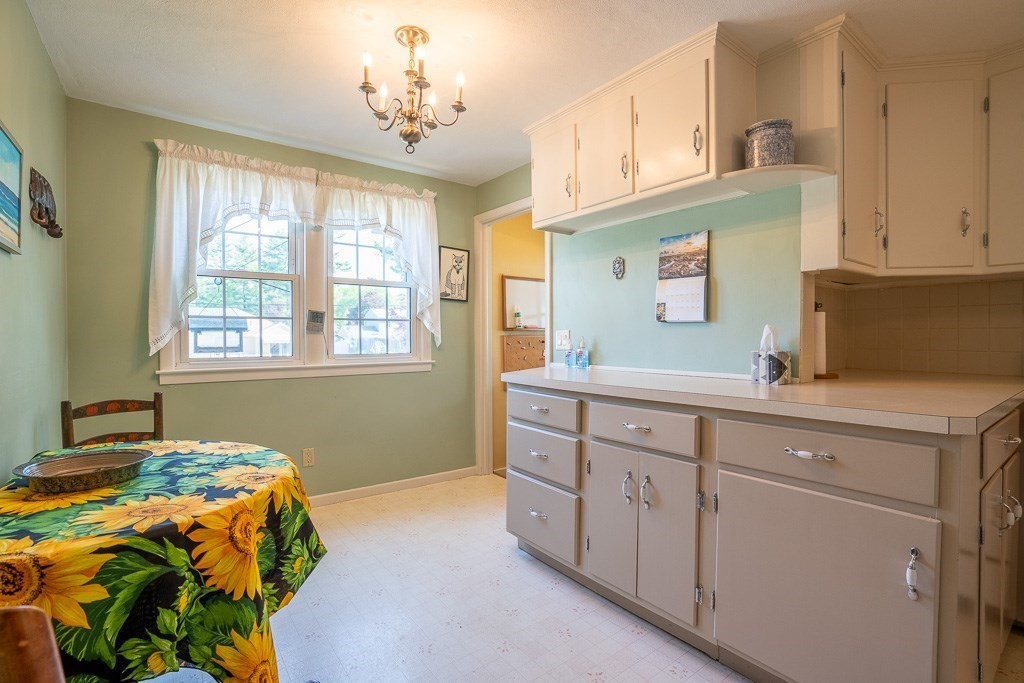 29 Pinebrook Drive Springfield, MA 01129 - Photo 7 of 32