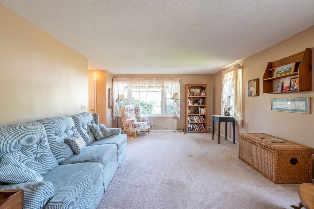 29 Pinebrook Drive Springfield, MA 01129 - Photo 8 of 32