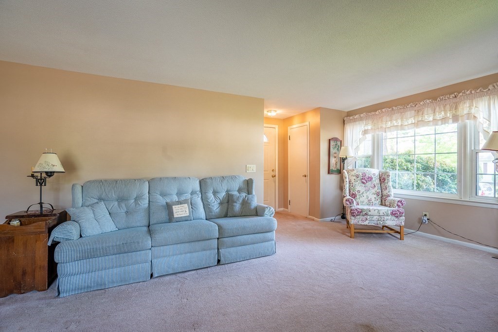29 Pinebrook Drive Springfield, MA 01129 - Photo 9 of 32